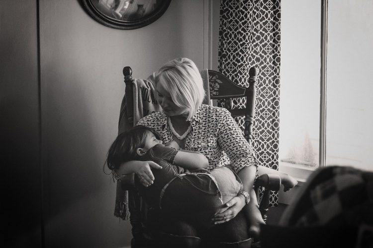 mommy-and-julia-in-rocking-chair-bw